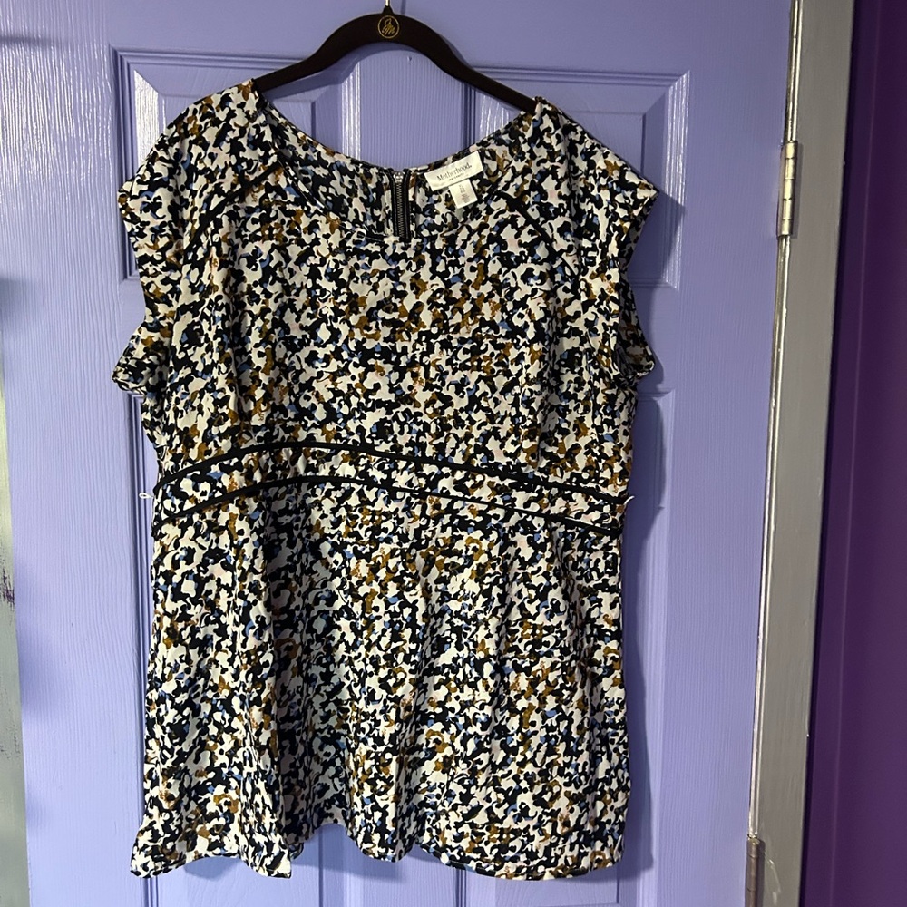 Motherhood maternity size extra large top with zip back